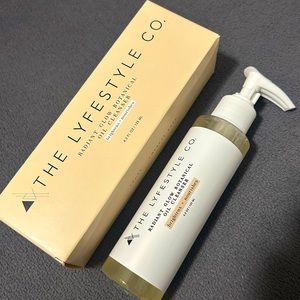 The Lyfestyle Co. Radiant Glow Botanical Oil Cleanser